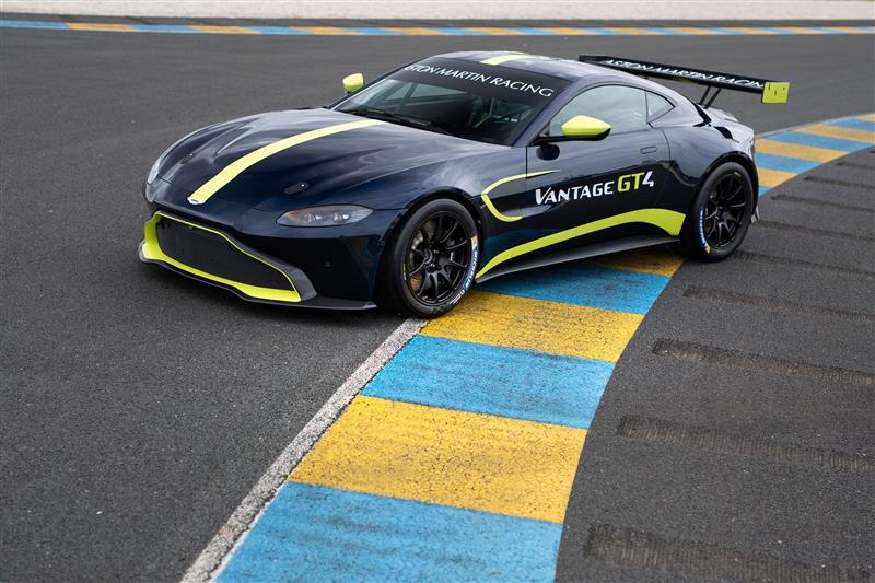 Download 2011 Aston Martin Vantage Gt4 Wallpaper PNG