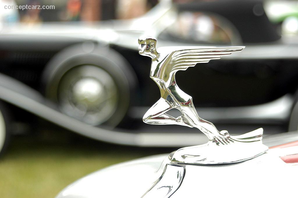 1932 Auburn 8-100 background image