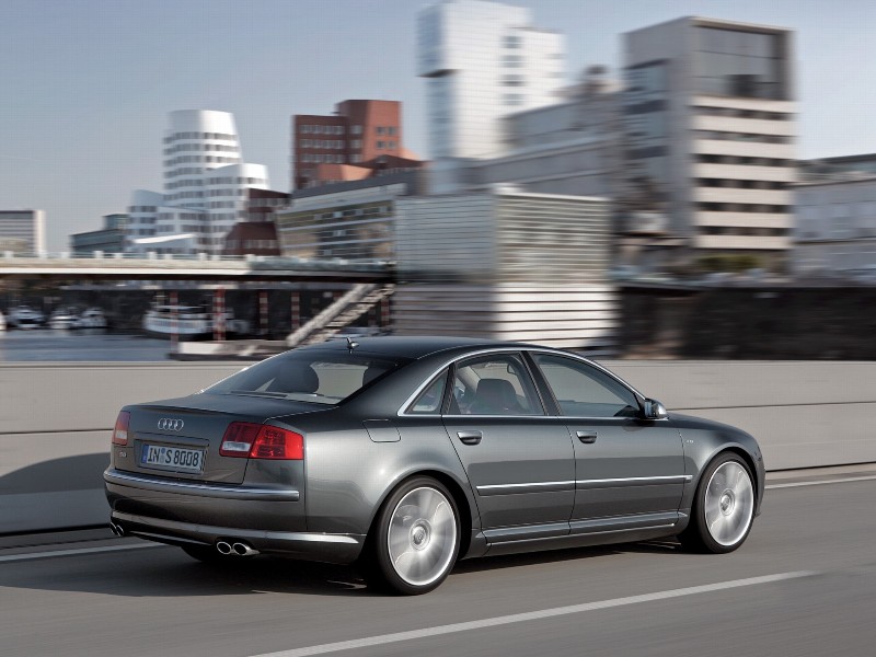 2007 Audi S8