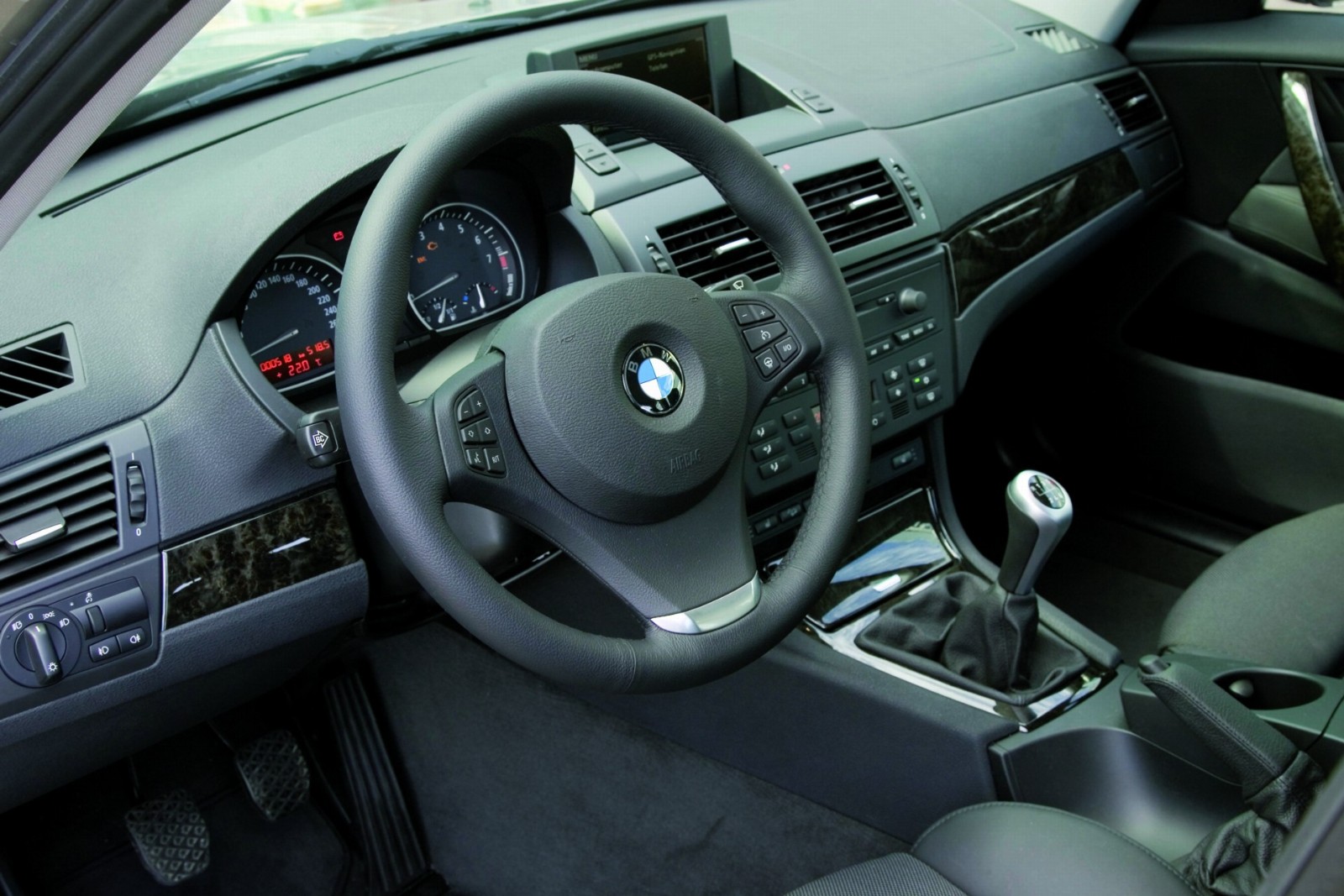 Бмв х3 2.5 бензин. BMW x3 e83 салон. BMW x3 2007 салон. BMW x3 e83 Interior. БМВ х3 2007.