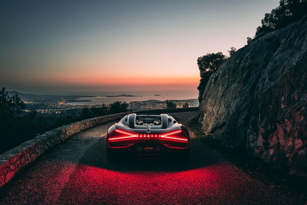 2022 Bugatti W16 Mistral