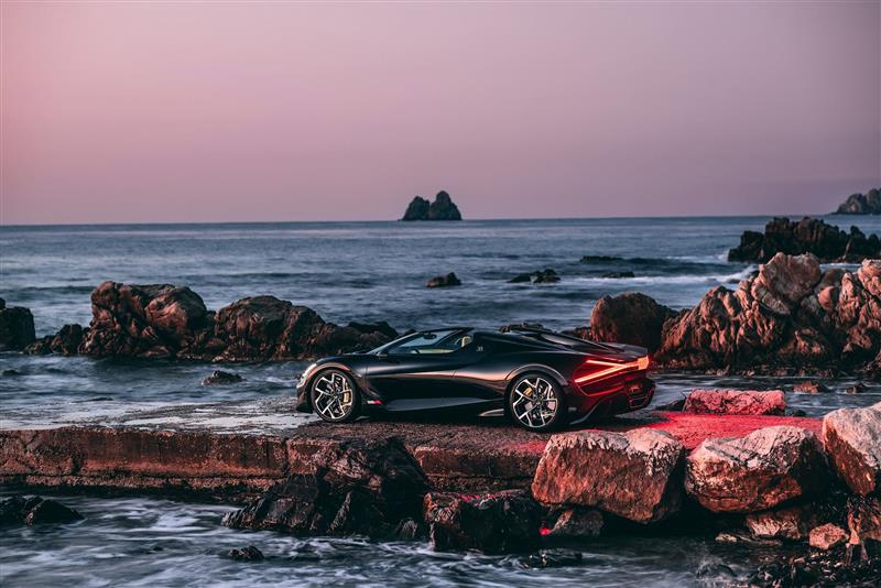 2022 Bugatti W16 Mistral