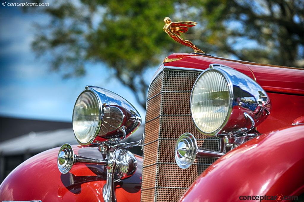 1933 Cadillac Series 452-C Sixteen