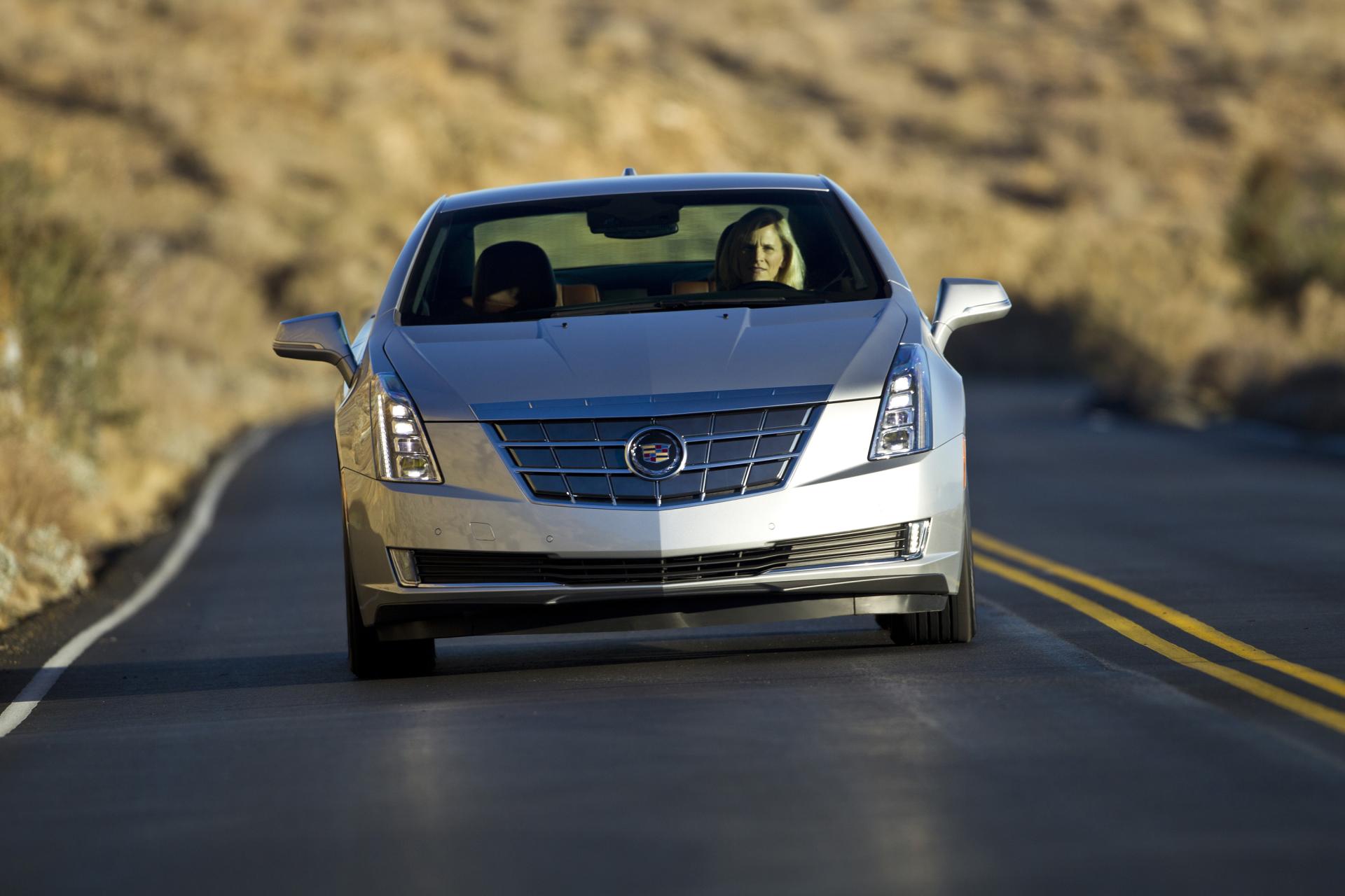 серый автомобиль Cadillac ELR без смс