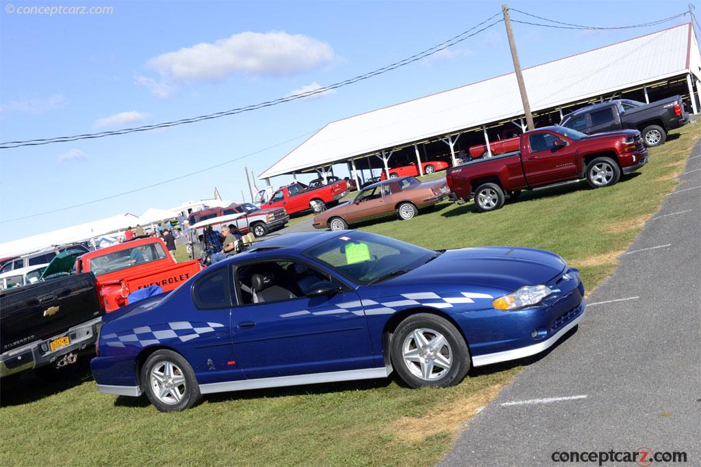 2003 Chevrolet Monte Carlo background image