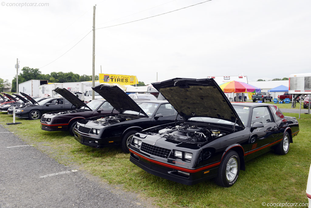 1987 Chevrolet Monte Carlo background image