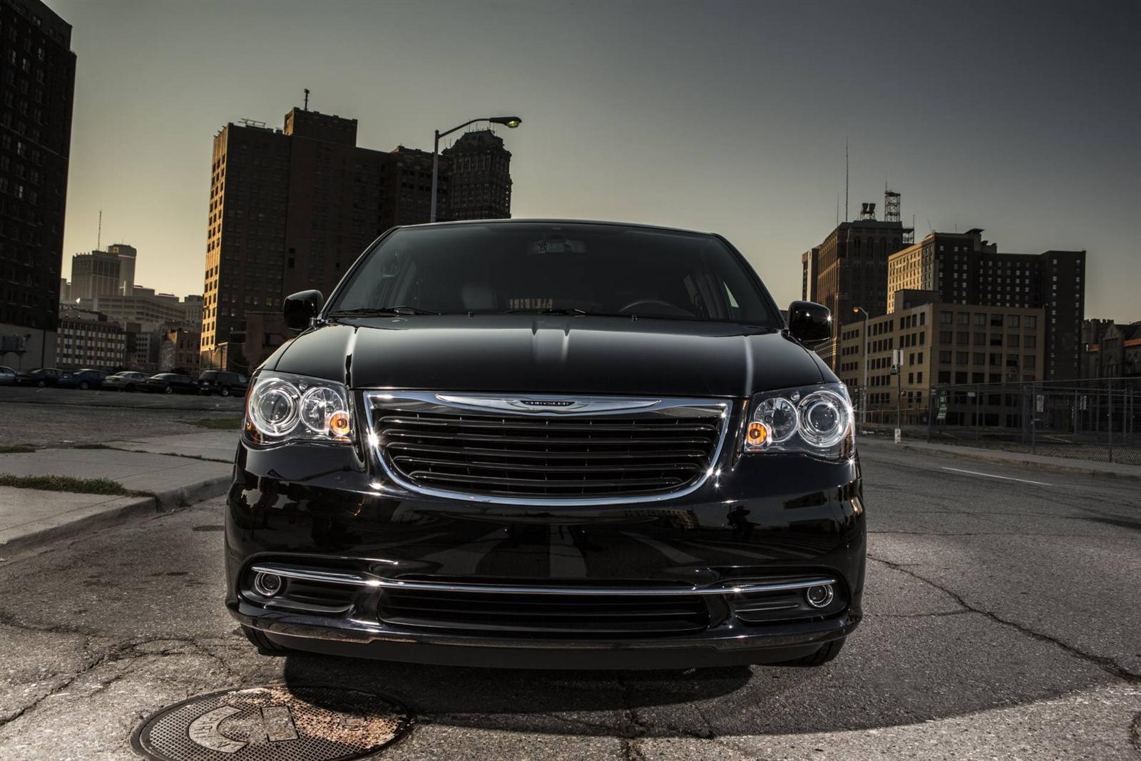 2013 Chrysler Town & Country S