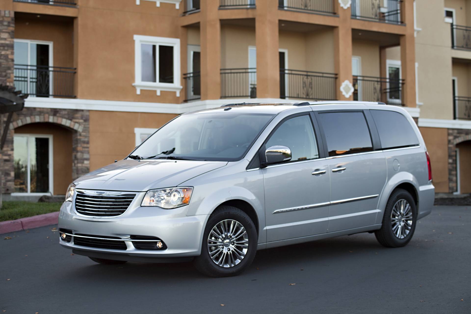 2013 Chrysler Town Country Technical And Mechanical