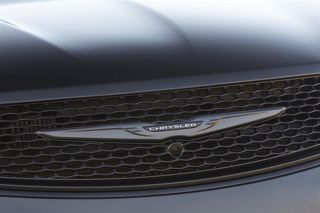 2018 Chrysler S Appearance Package