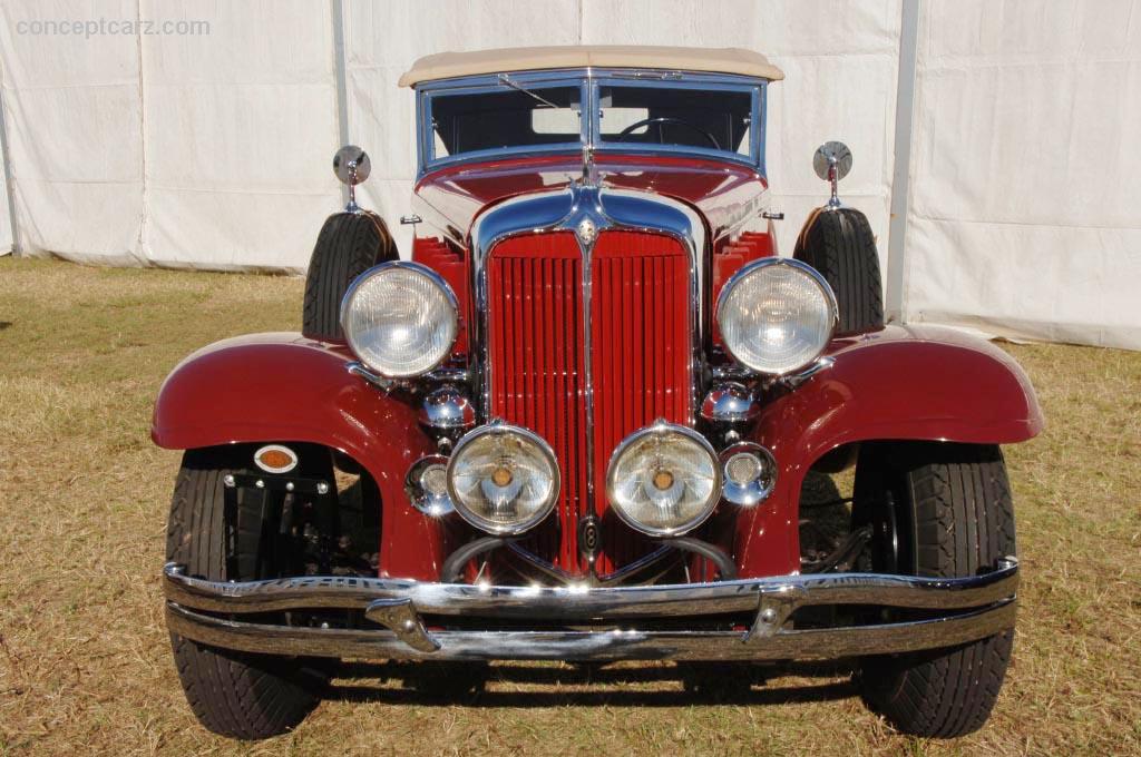 1932 Chrysler Series CL Imperial background image