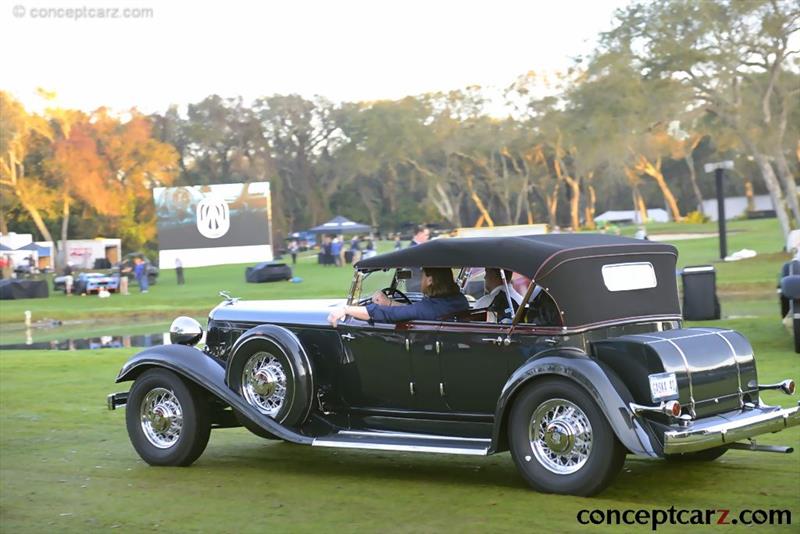 1933 Chrysler CL Custom Imperial vehicle information