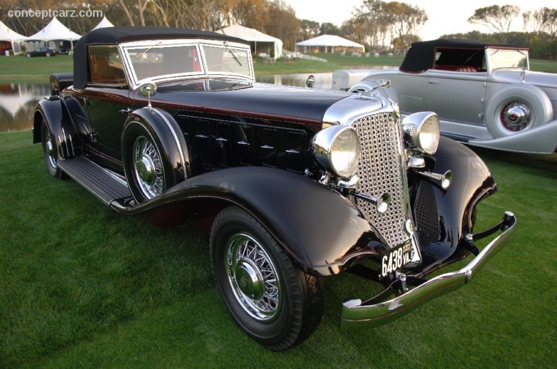 1933 Chrysler CL Custom Imperial vehicle information