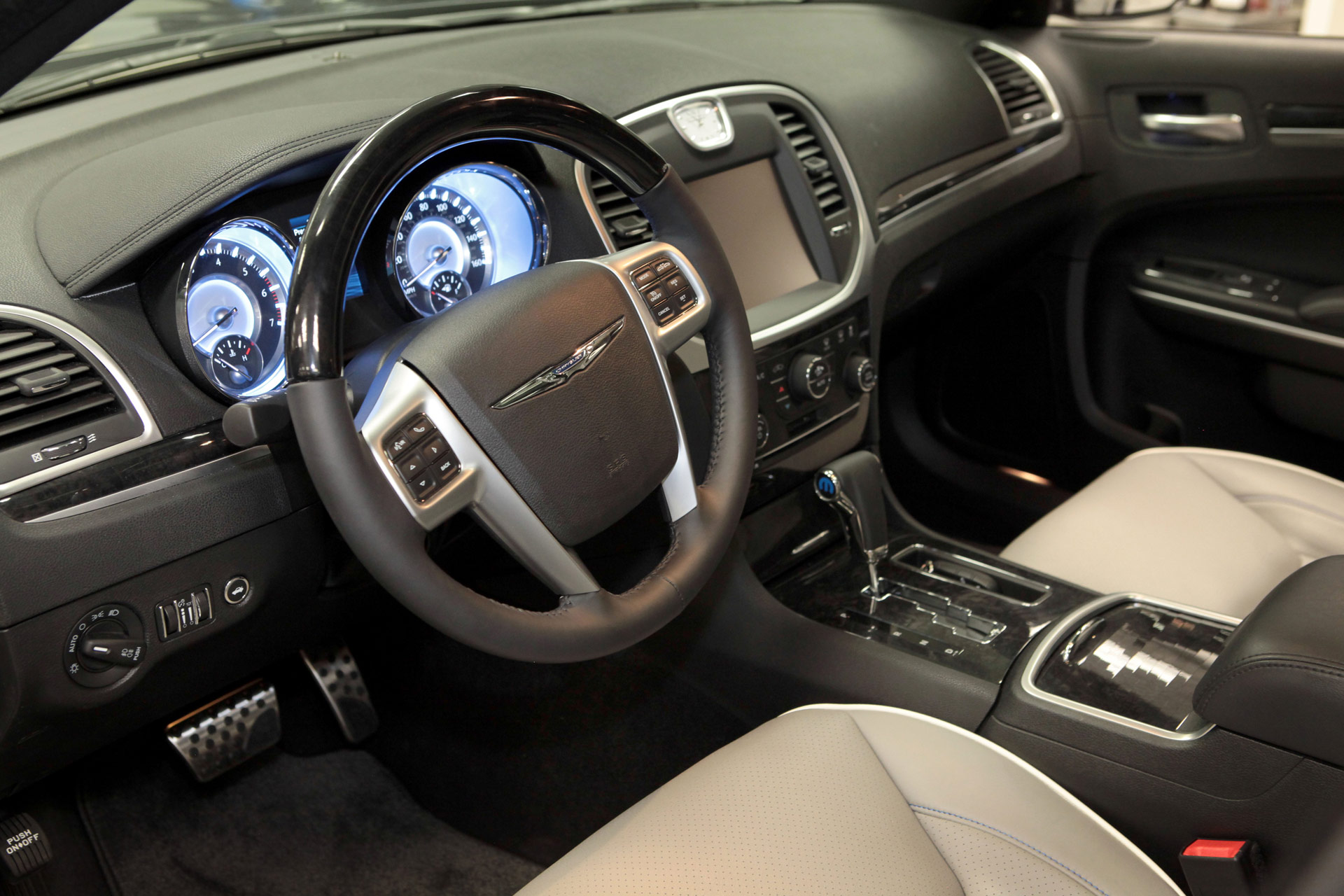 2012 Chrysler 300 MOPAR Luxury