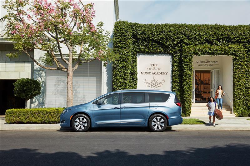 2017 Chrysler Pacifica Hybrid