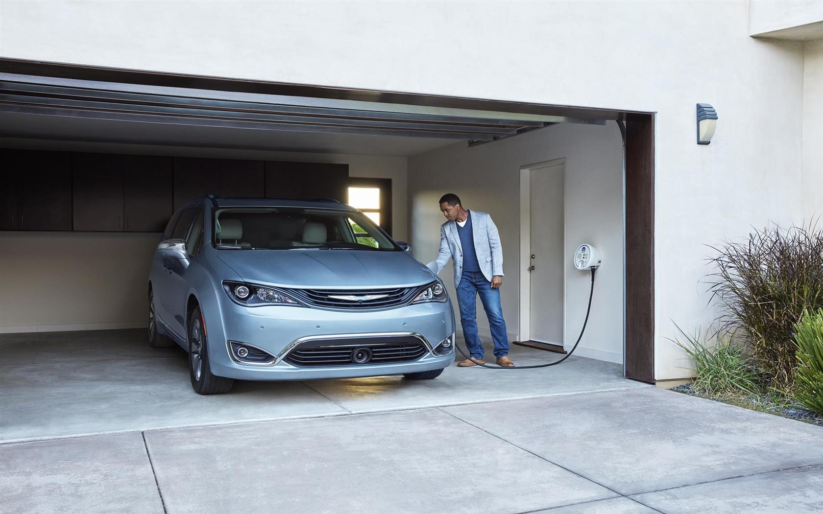 2017 Chrysler Pacifica Hybrid