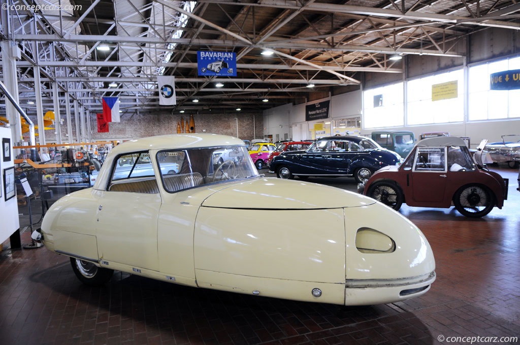 1948 Davis Divan