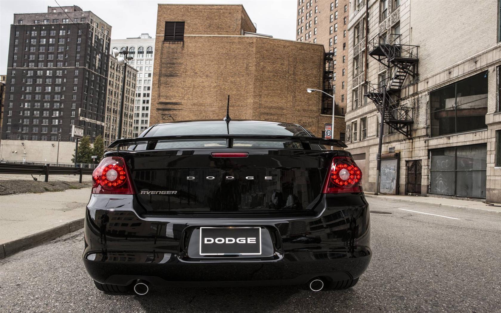 2013 Dodge Avenger Blacktop