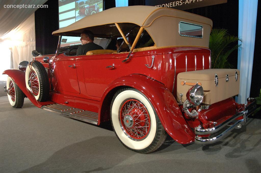 1932 Duesenberg Model J Murphy background image