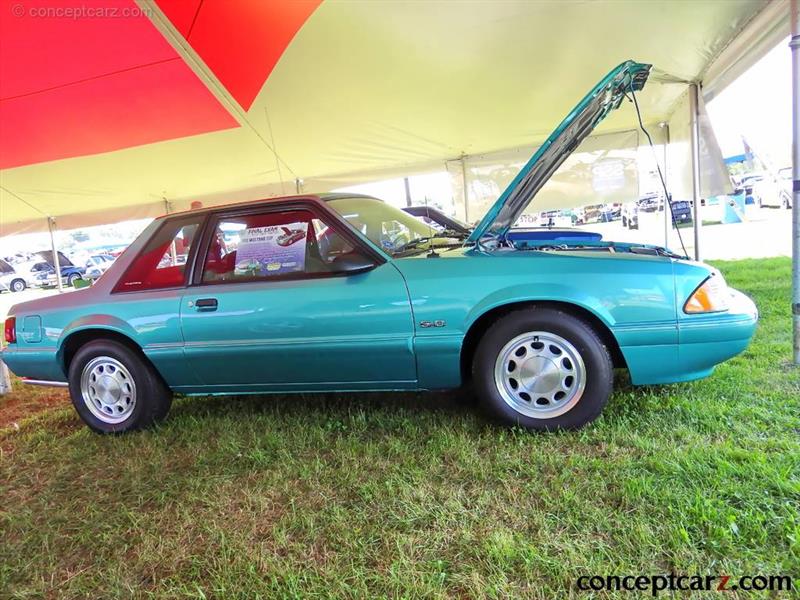 1993 Ford Mustang vehicle information