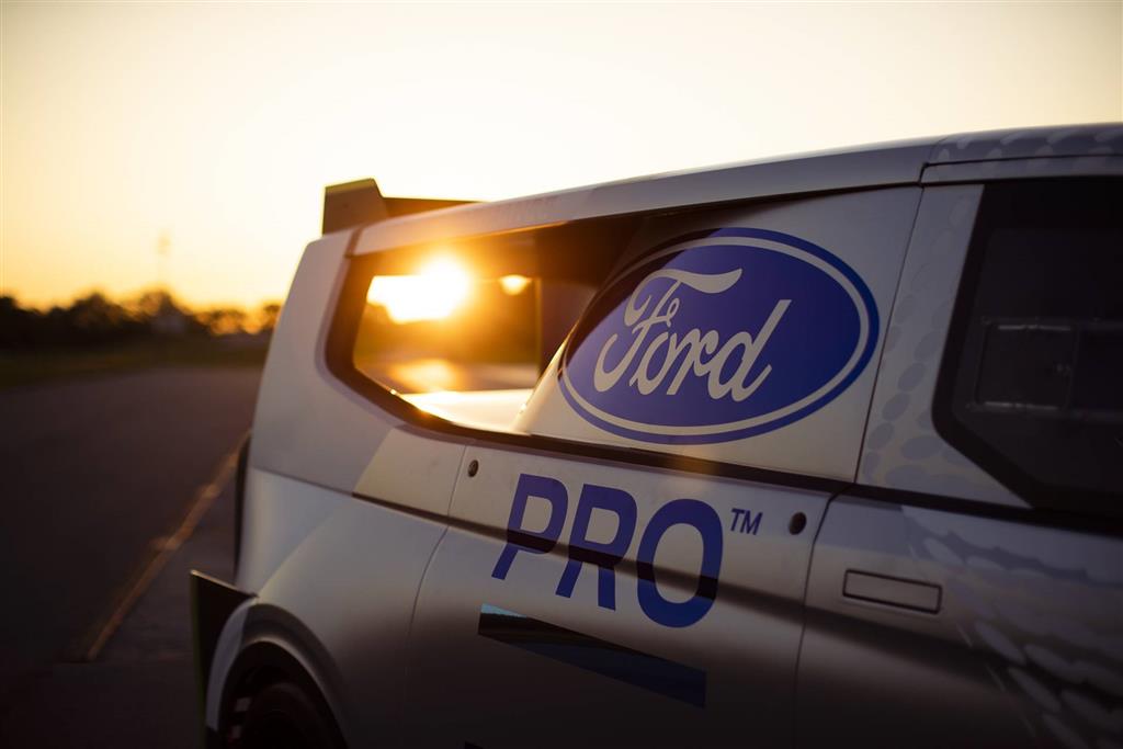 2022 Ford e-Transit SuperVan