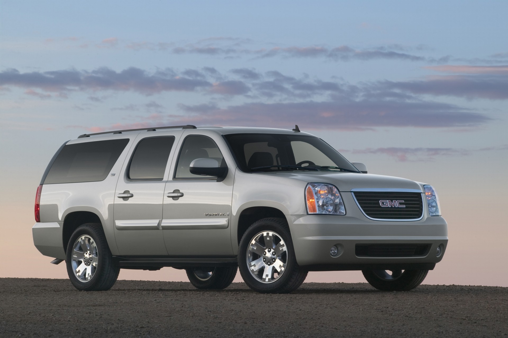 2007 gmc yukon denali in hi-res stock photography and images - Alamy