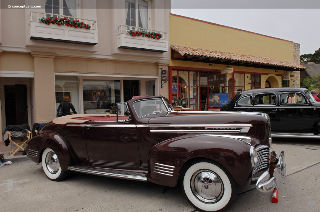1941 Hudson Commodore Custom Eight background image