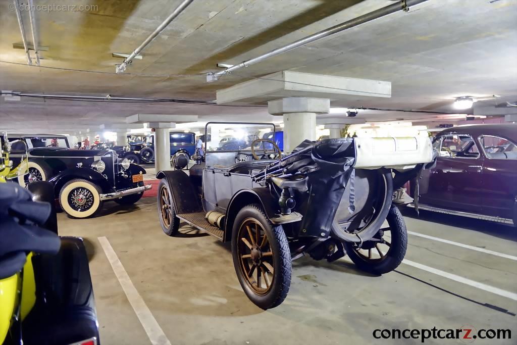 1913 Hupmobile Model 32 photo