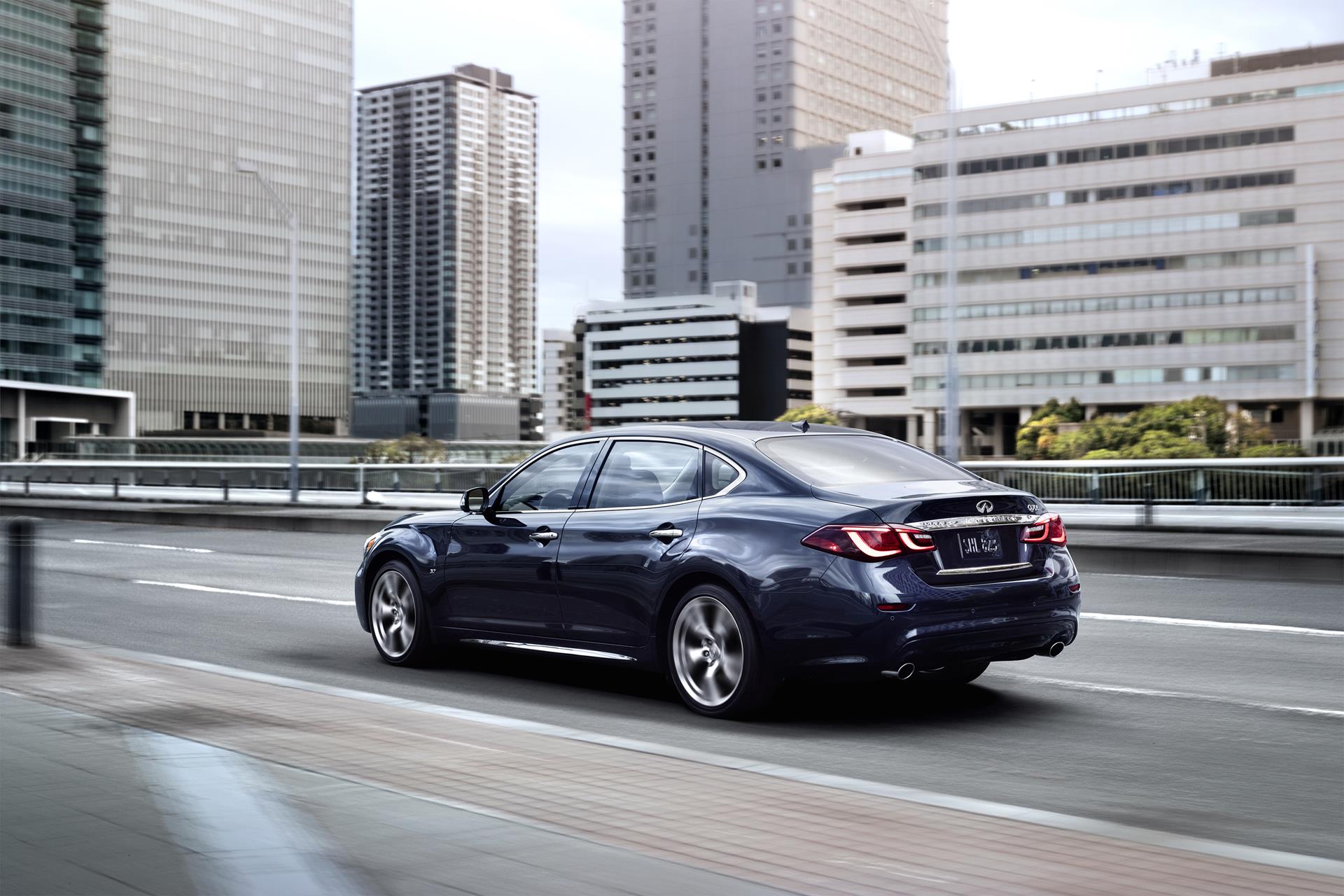 2015 Infiniti Q70L