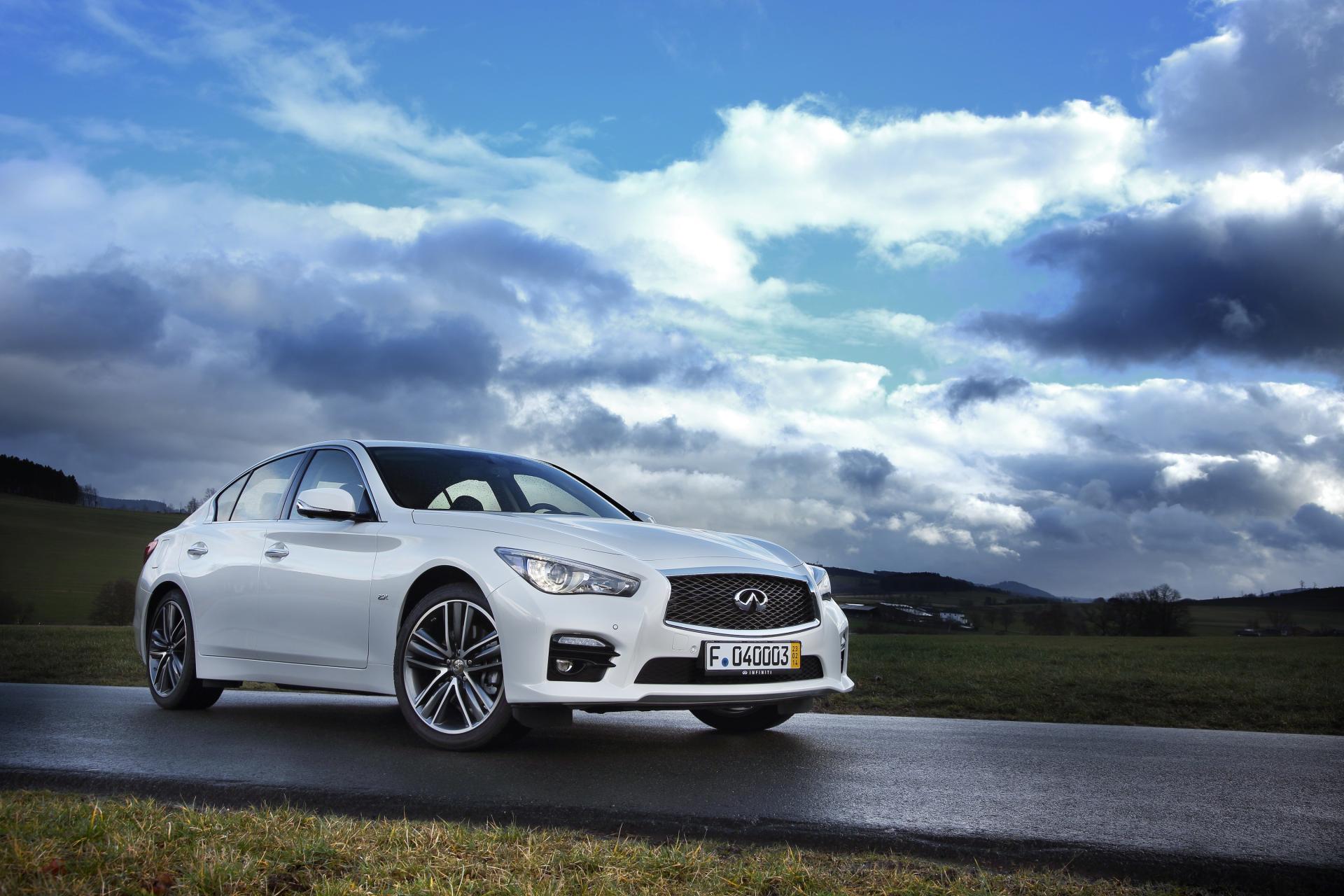 2014 Infiniti Q50 Eau Rouge Concept