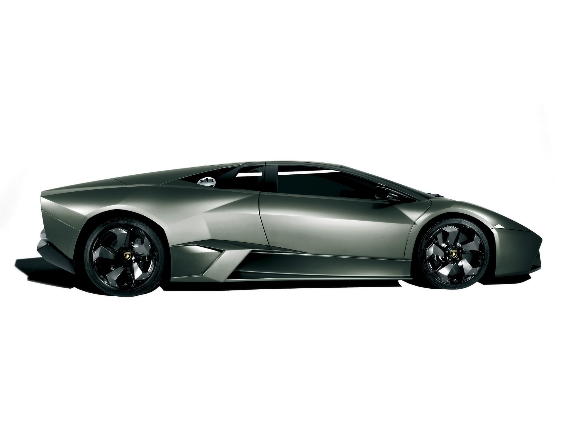 серый спортивный автомобиль lamborghini reventon скачать