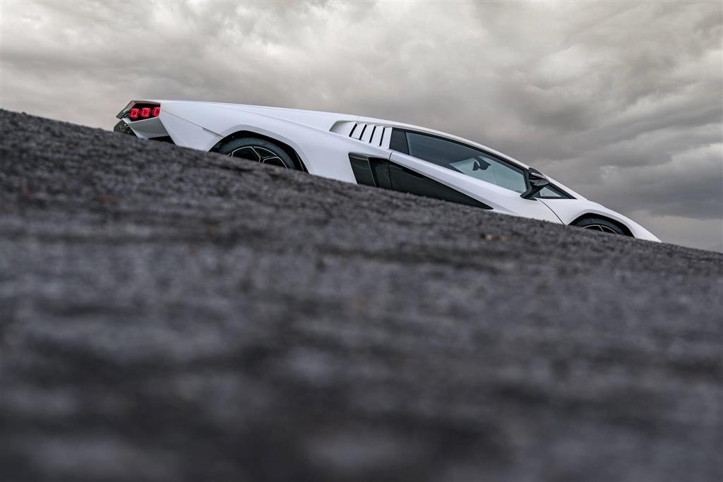 2021 Lamborghini Countach LPI 800-4