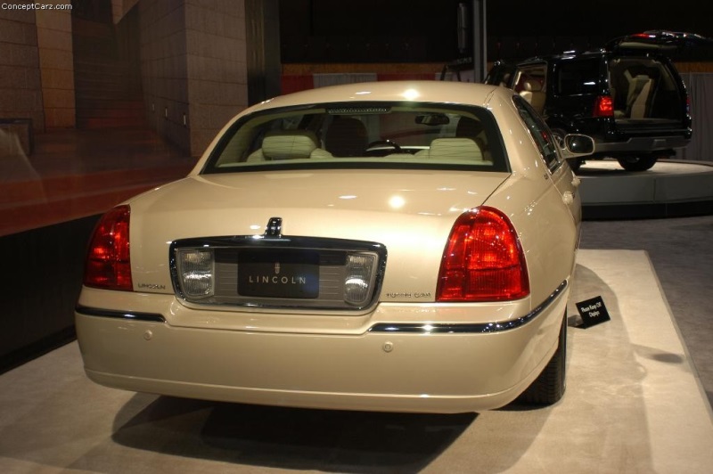 2003 Lincoln Town Car