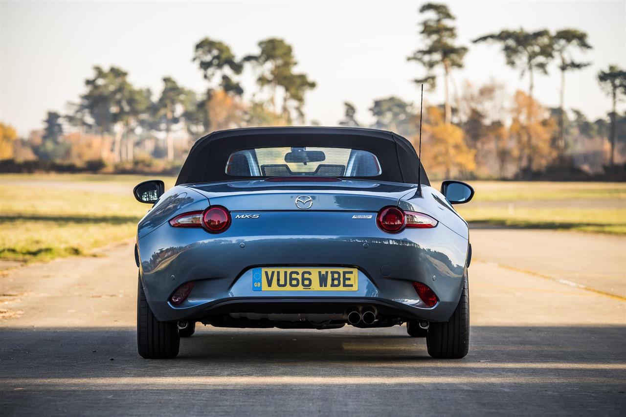 2017 Mazda MX-5 Miata Arctic