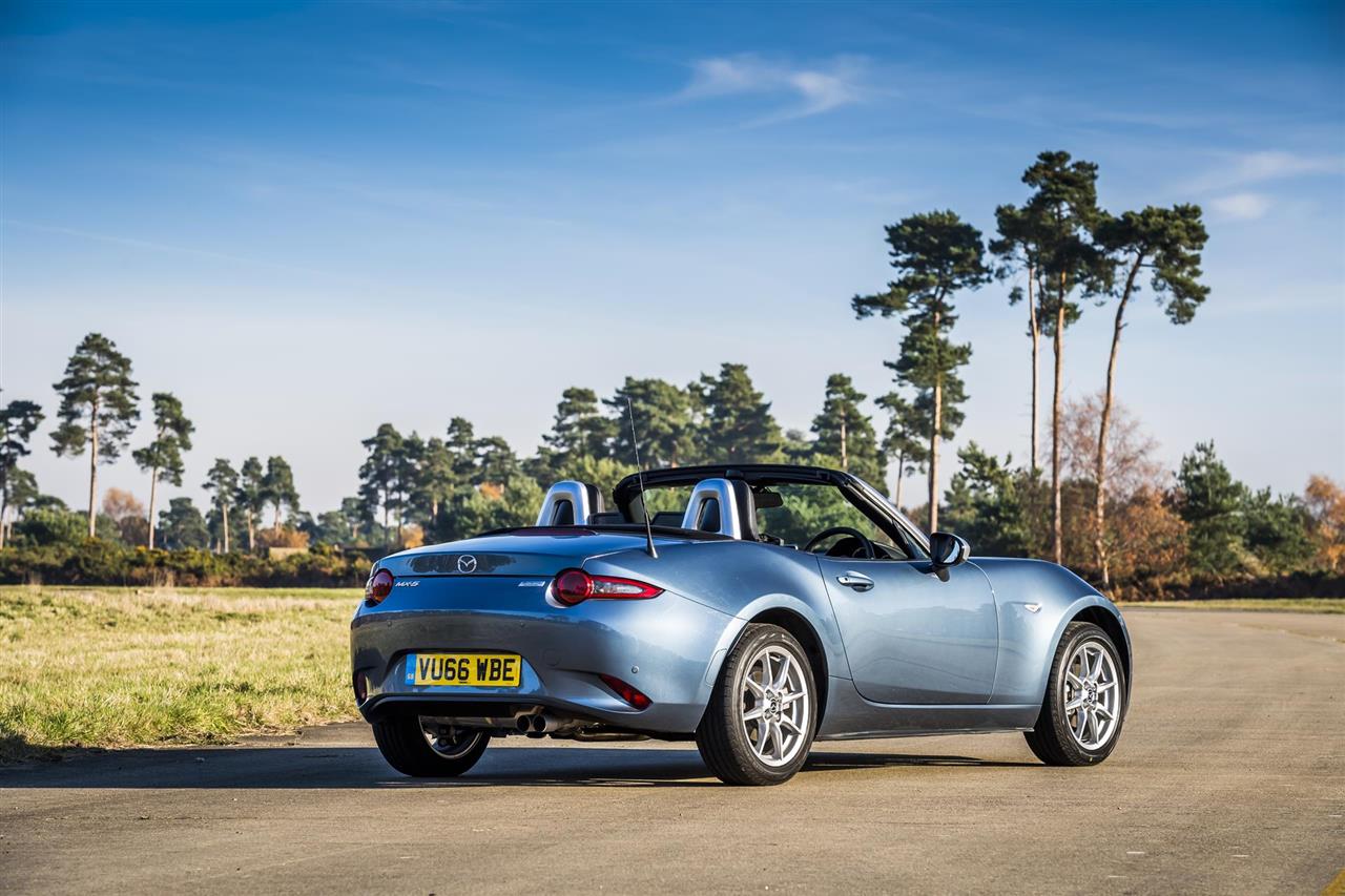 2017 Mazda MX-5 Miata Arctic