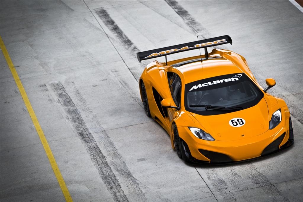 желтый спортивный автомобиль McLaren MP4 12C GT3 бесплатно