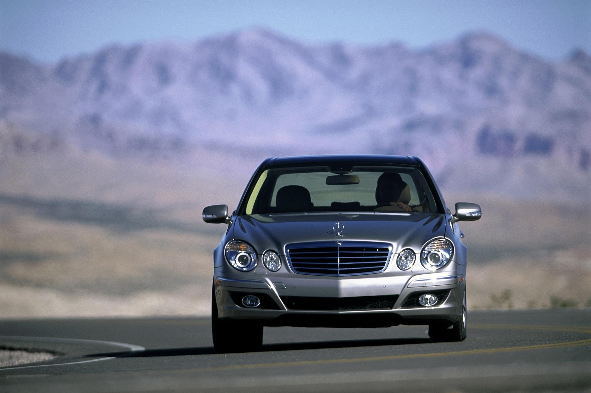 Скопировать мерседес. Mercedes-Benz e-class 2008. Мерседес е класс 2008. Mercedes-Benz w211. Мерседес Бенц е200.