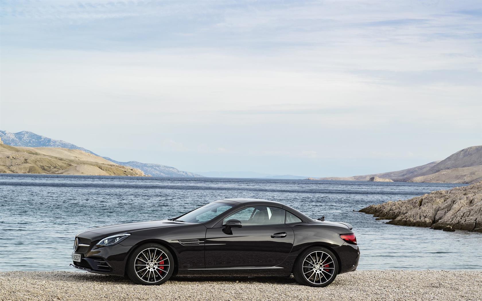 2017 Mercedes-Benz AMG SLC43