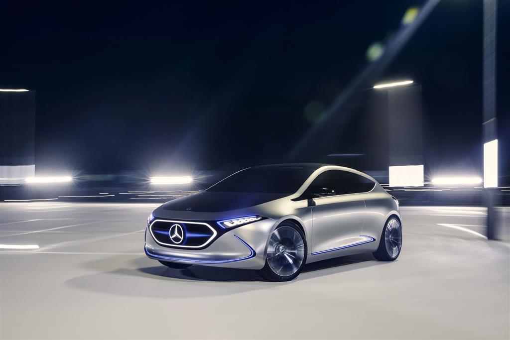 2017 Mercedes-Benz Concept EQA Show Car