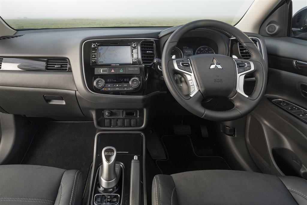 2017 Mitsubishi Outlander PHEV Juro