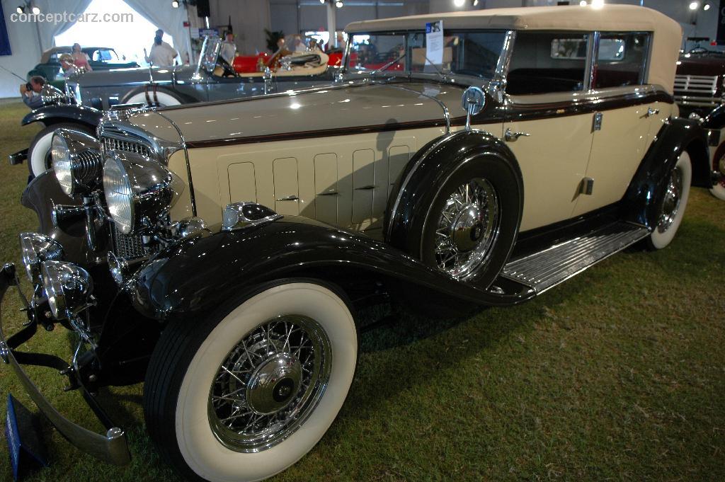 1933 Nash Ambassador Twin 8