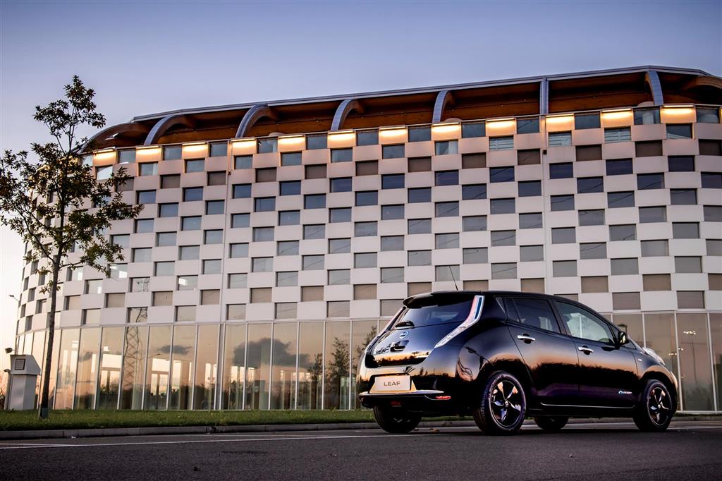 2016 Nissan Leaf Black Edition