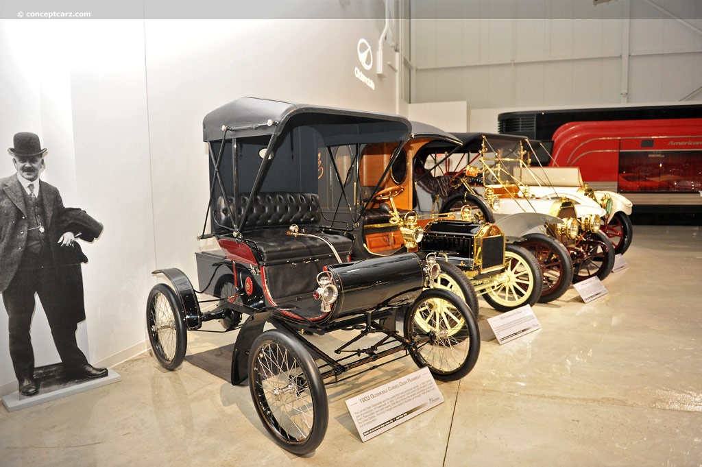 1903 Oldsmobile Model R Curved Dash background image