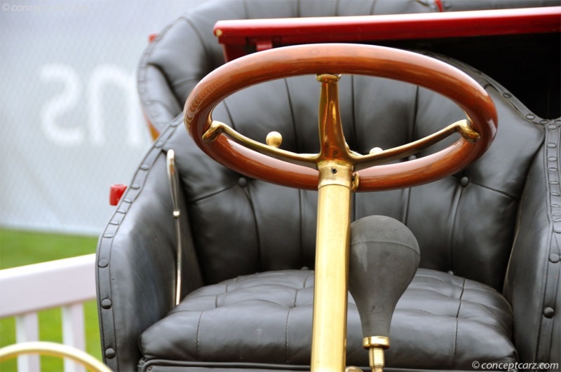 1904 Oldsmobile Light Tonneau