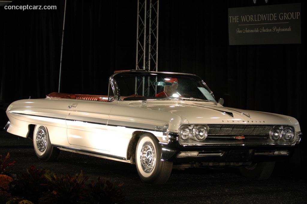 1961 Oldsmobile Starfire