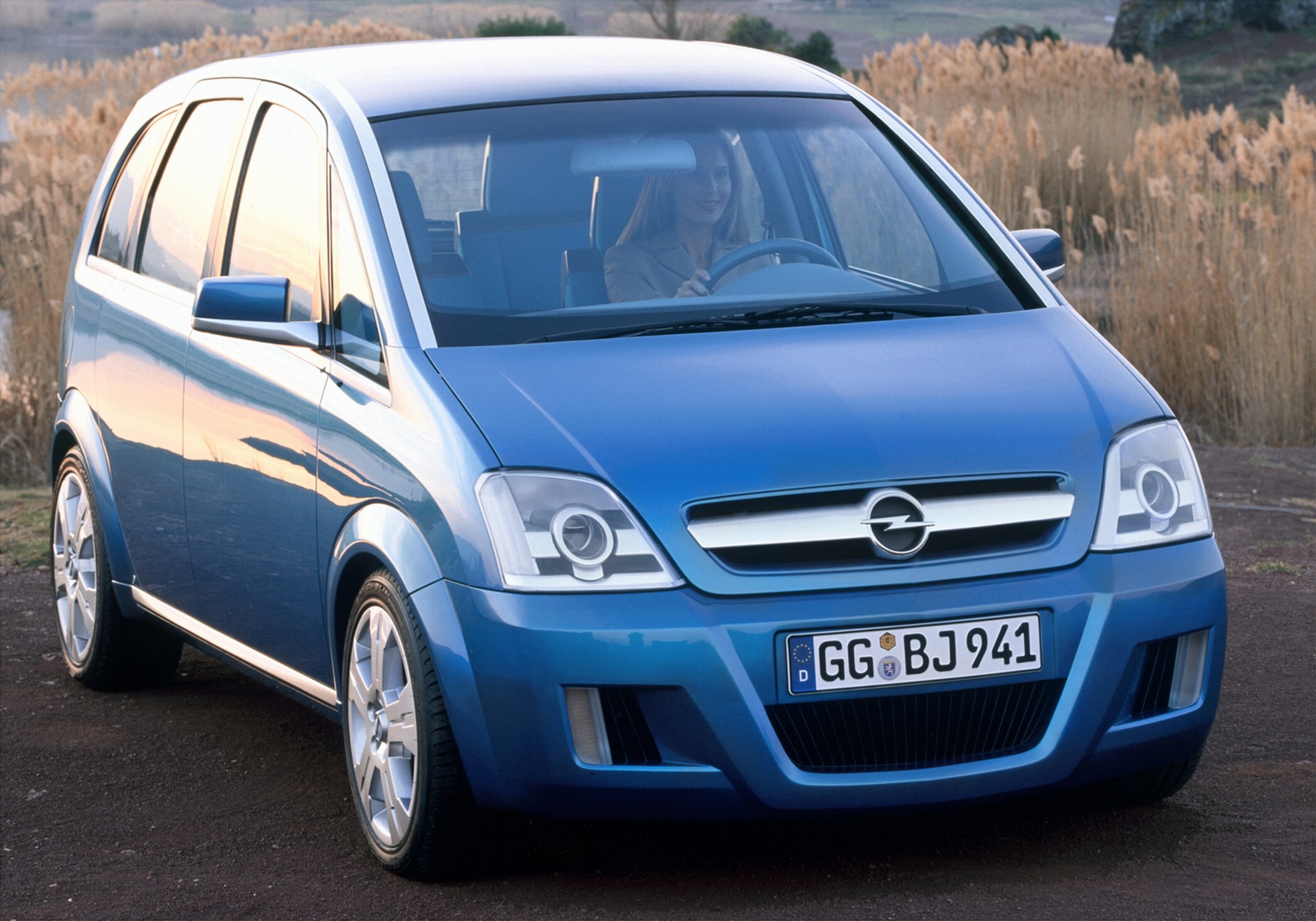 Opel большой. Opel Meriva Concept. Опель Мерива 2002. Машина Opel Opel. Opel машина Opel Opel.