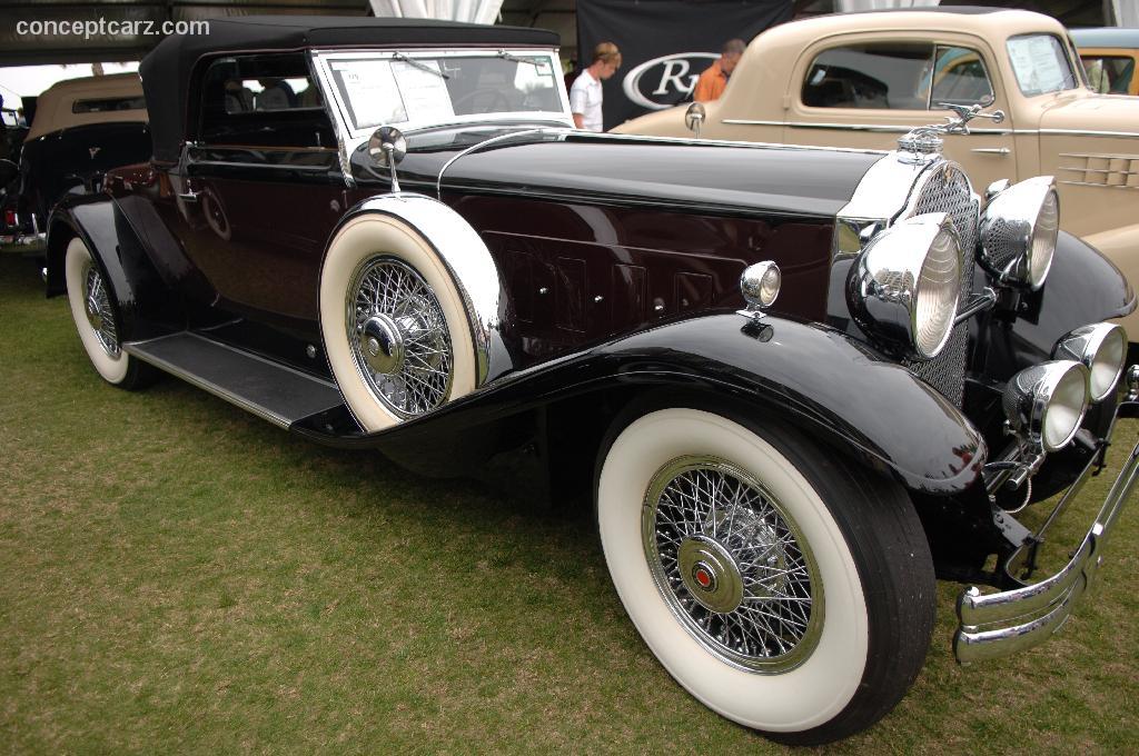 1930 Packard Series 745 Deluxe Eight background image