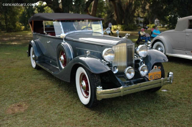 1933 Packard 1004 Super Eight