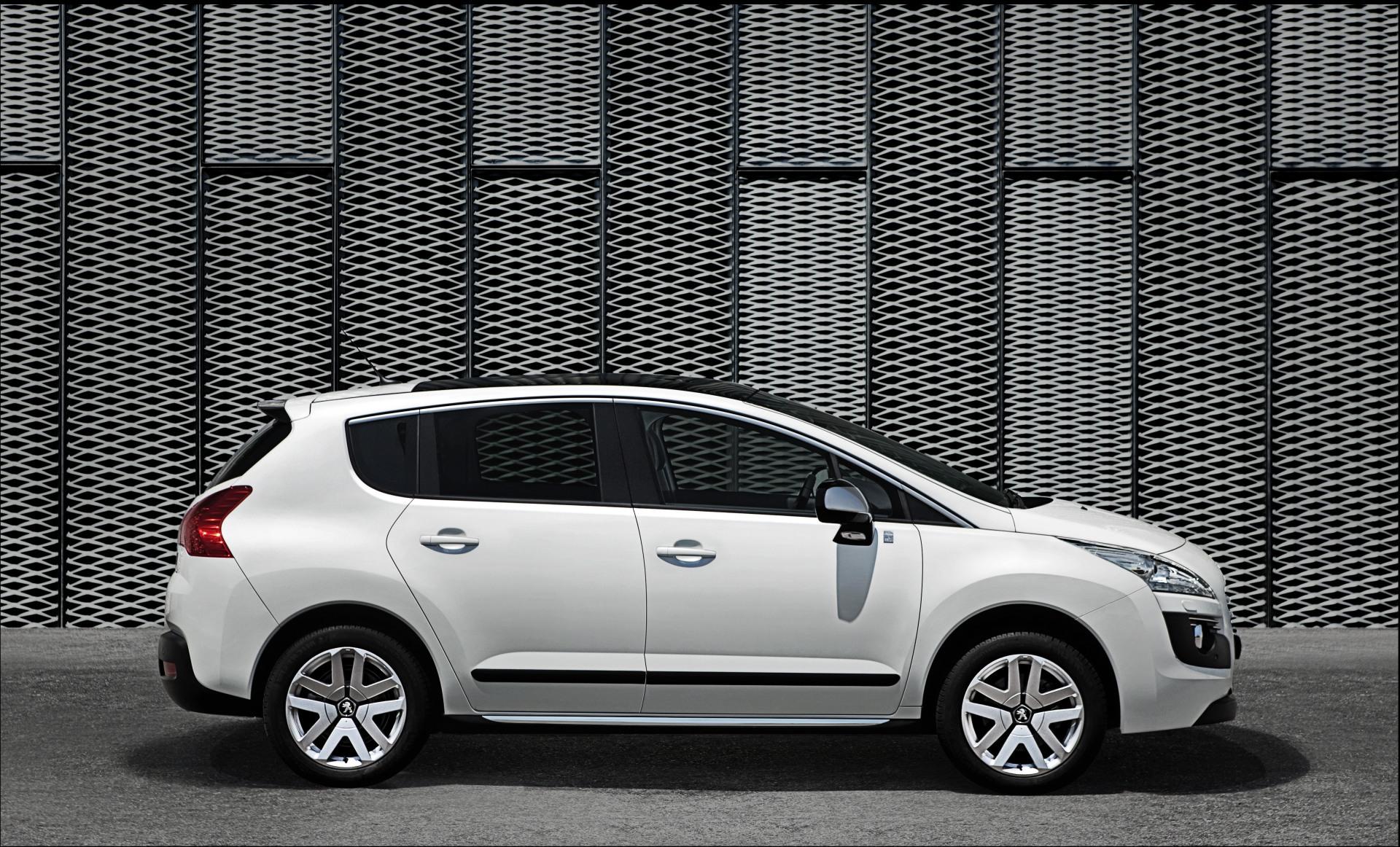 2011 Peugeot 3008 HYbrid4 News and Information