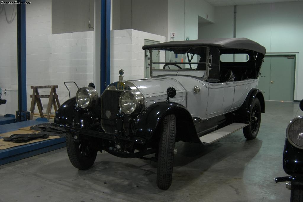 1917 Pierce-Arrow Model 66