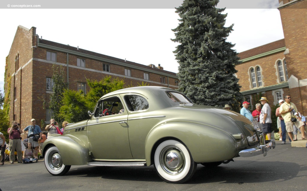 1940 Pontiac Special background image